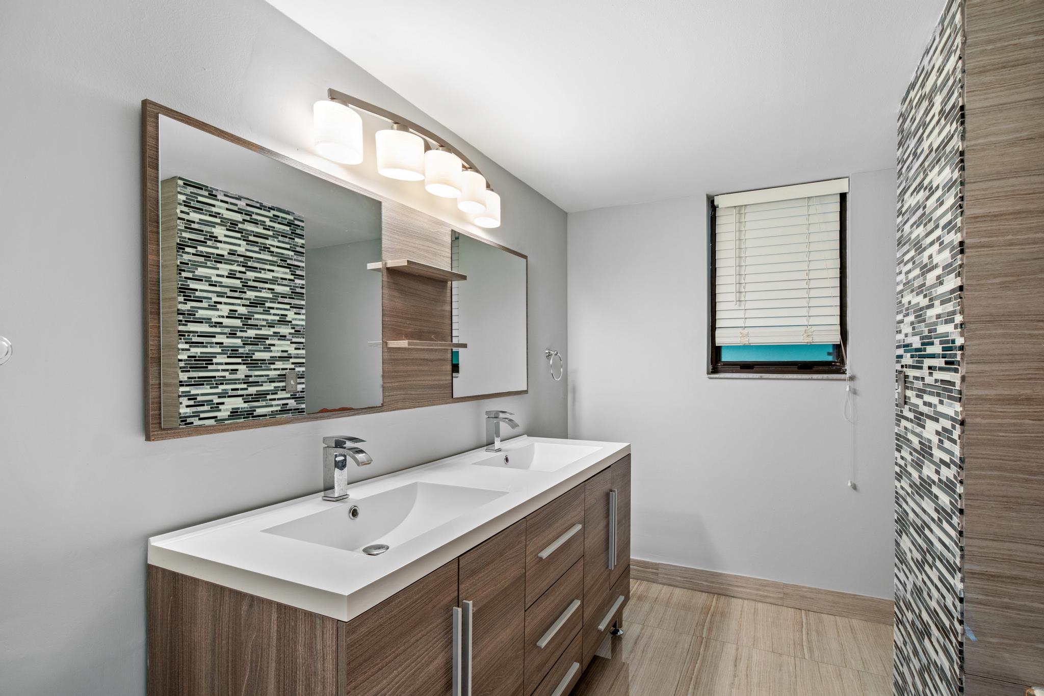 PALM VILLAS CONDO APTS - Residential Lease
