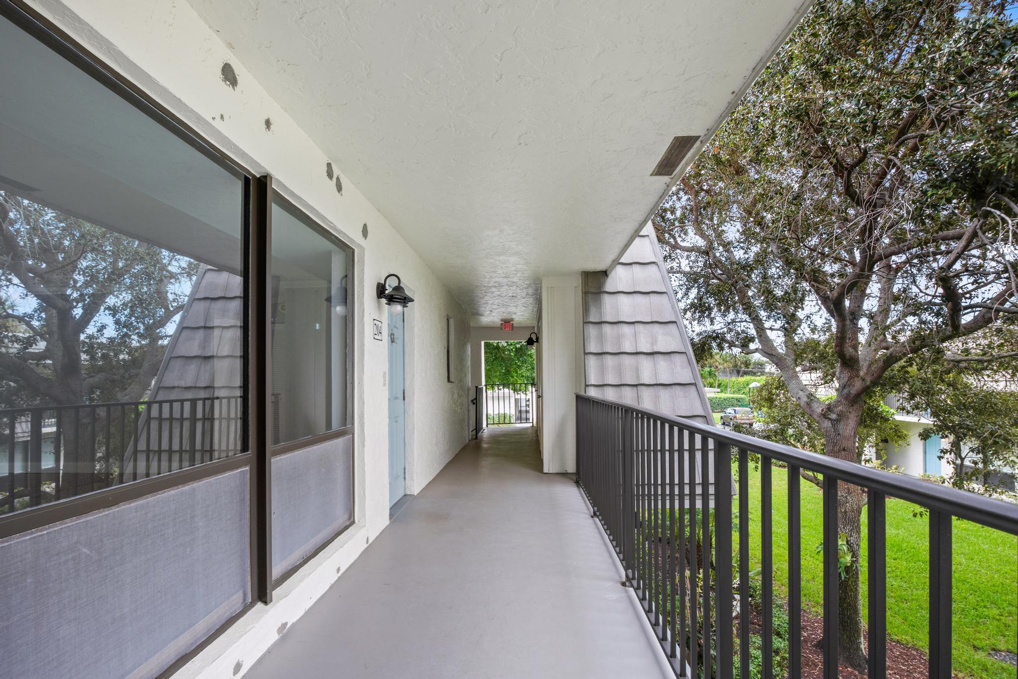 PALM VILLAS CONDO APTS - Residential Lease