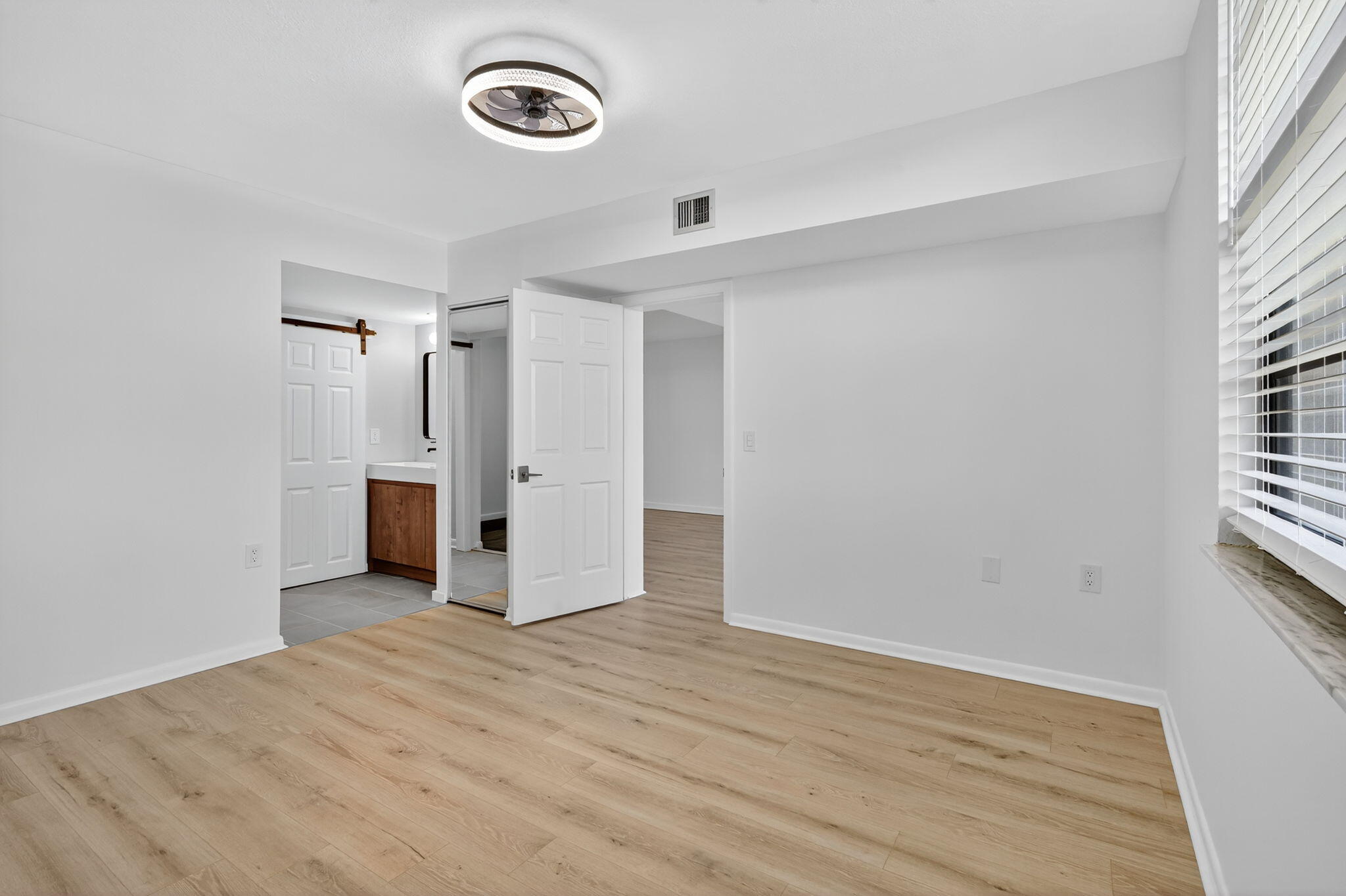 WHITEHALL CONDO OF THE LANDS OF THE PRESIDENT - Residential