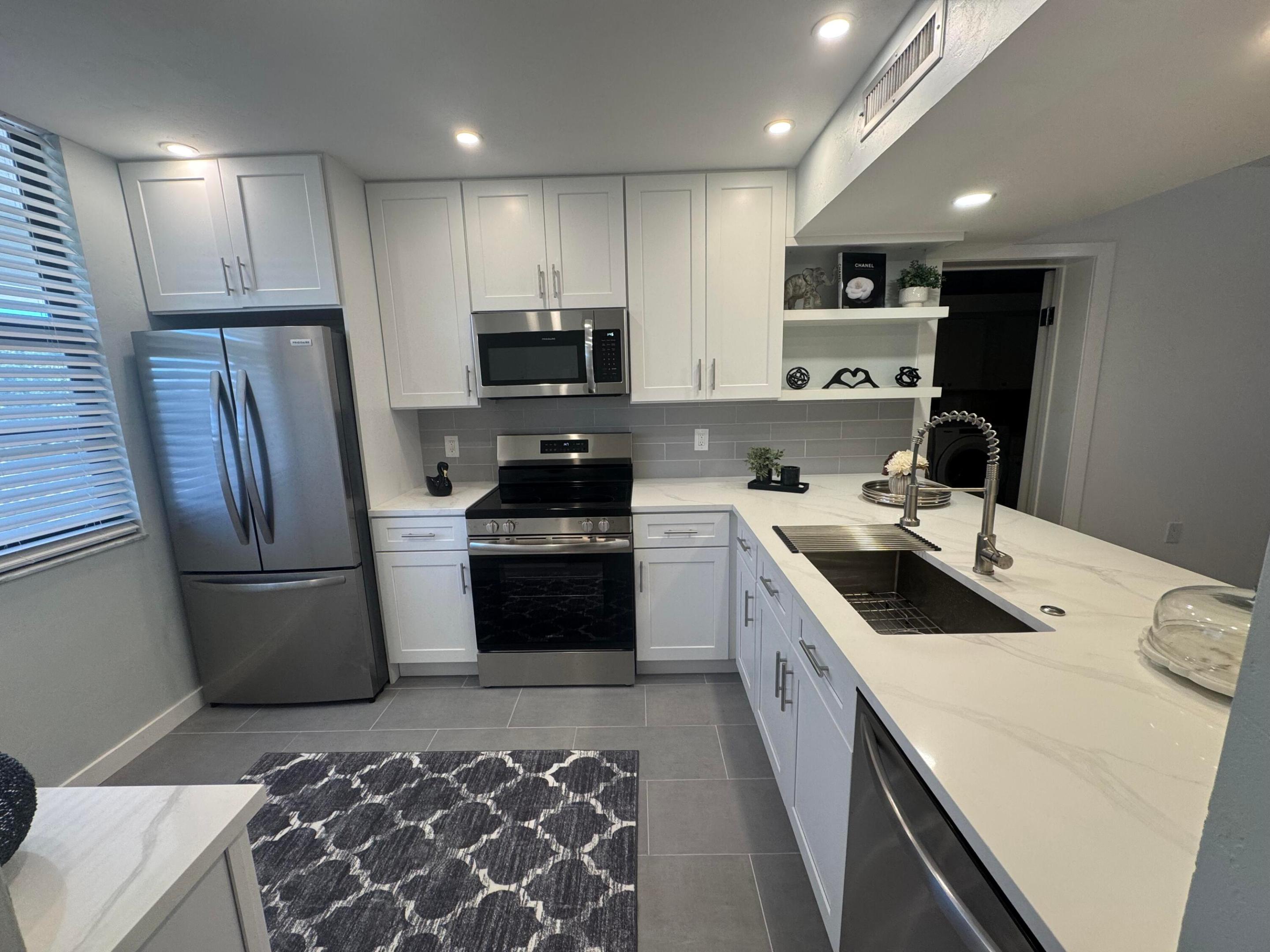 WHITEHALL CONDO OF THE LANDS OF THE PRESIDENT - Residential