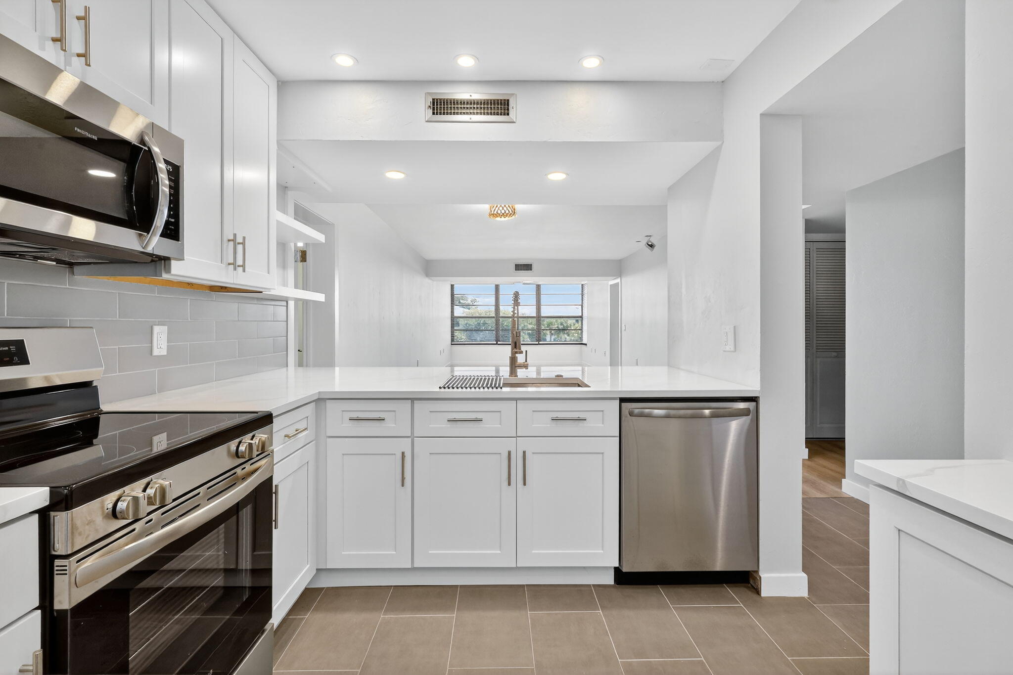 WHITEHALL CONDO OF THE LANDS OF THE PRESIDENT - Residential