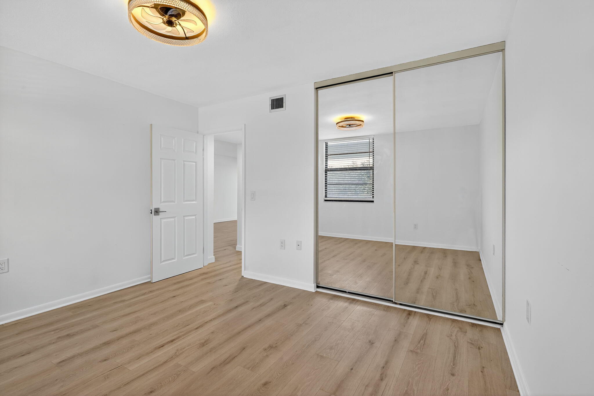 WHITEHALL CONDO OF THE LANDS OF THE PRESIDENT - Residential