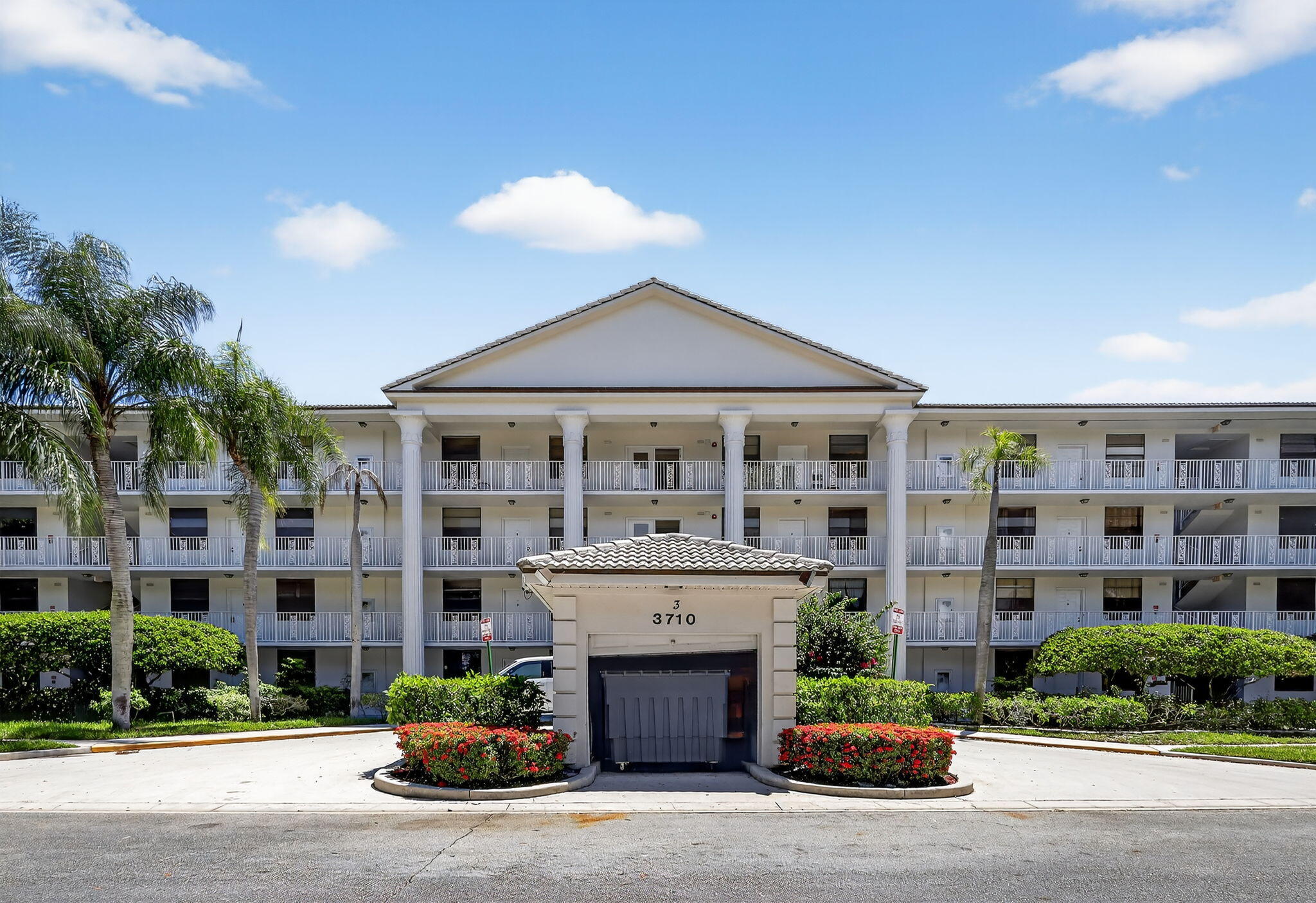 WHITEHALL CONDO OF THE LANDS OF THE PRESIDENT - Residential