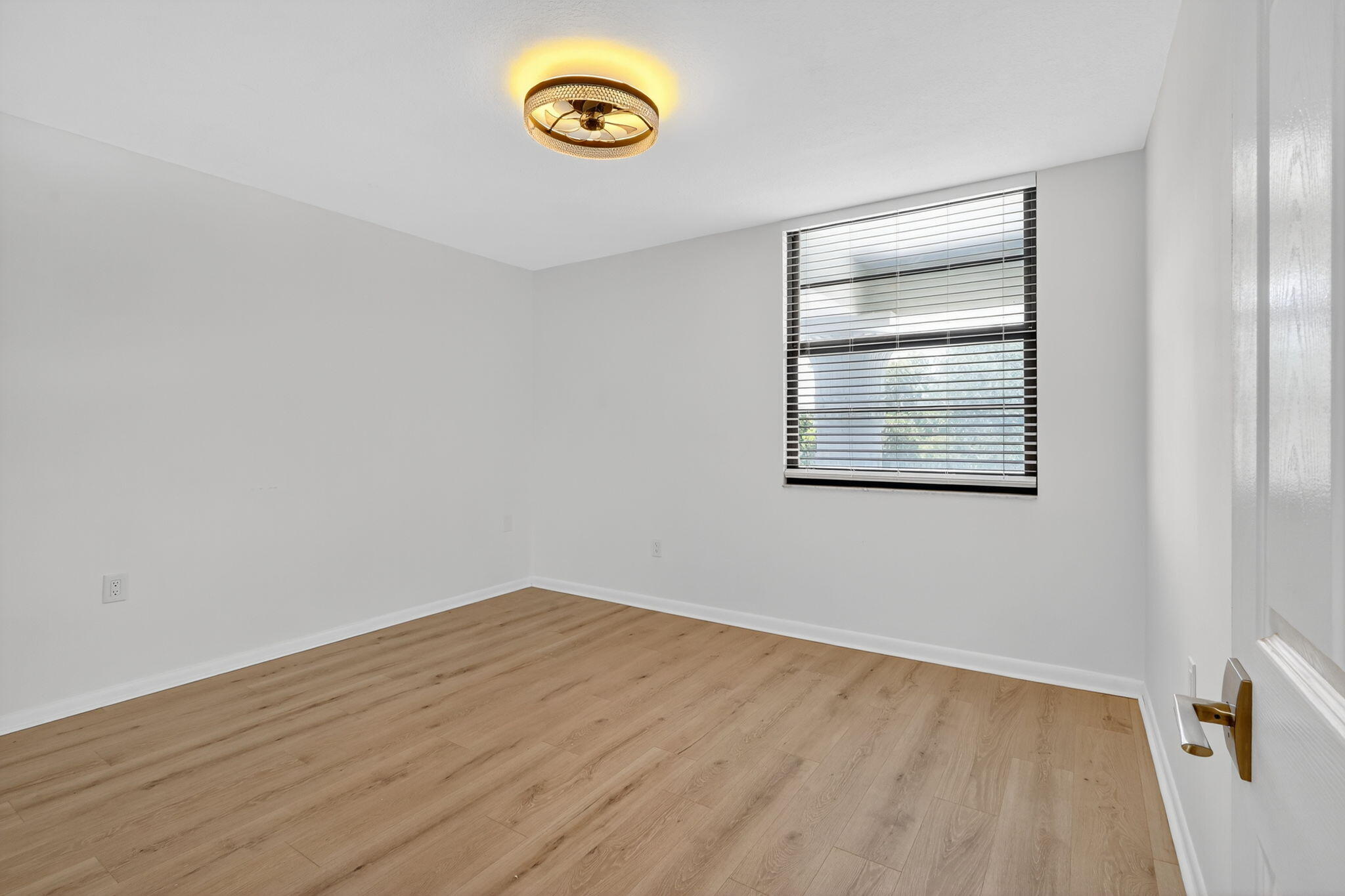 WHITEHALL CONDO OF THE LANDS OF THE PRESIDENT - Residential