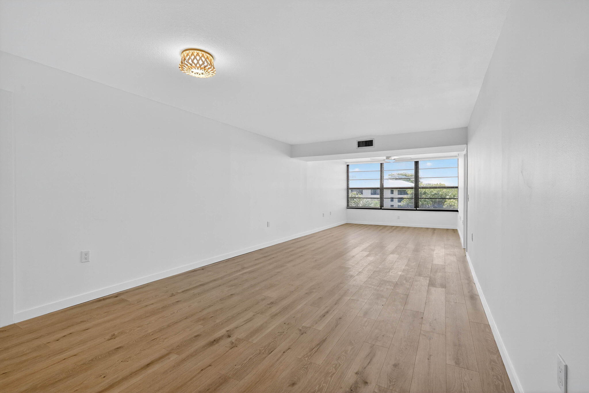 WHITEHALL CONDO OF THE LANDS OF THE PRESIDENT - Residential