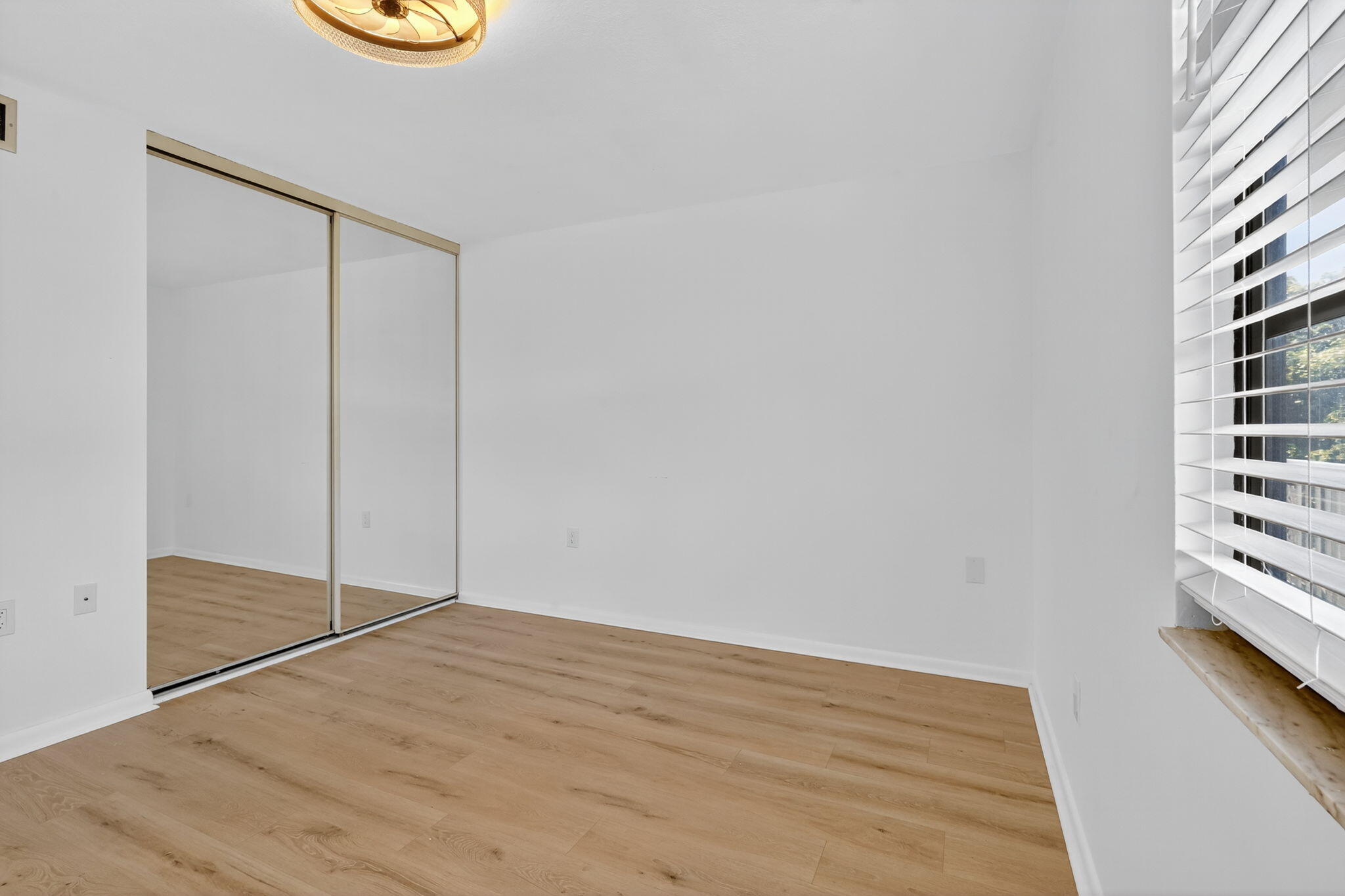 WHITEHALL CONDO OF THE LANDS OF THE PRESIDENT - Residential