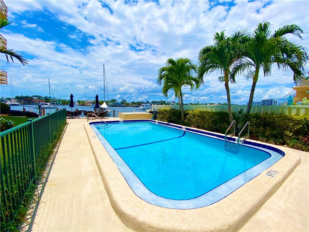 HARBOR HOUSE EAST - Residential