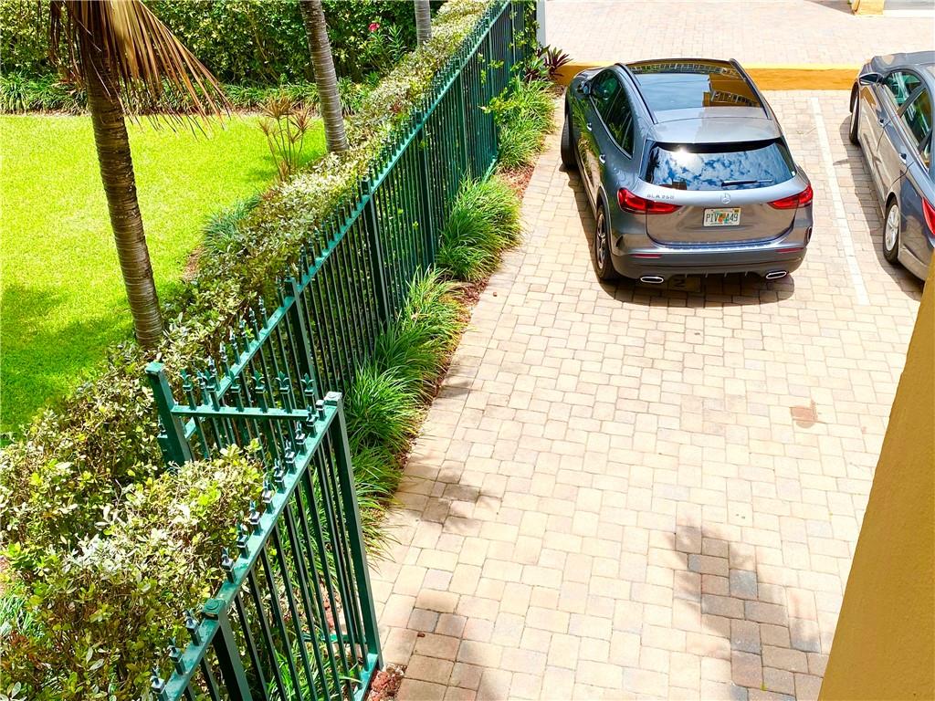 HARBOR HOUSE EAST - Residential