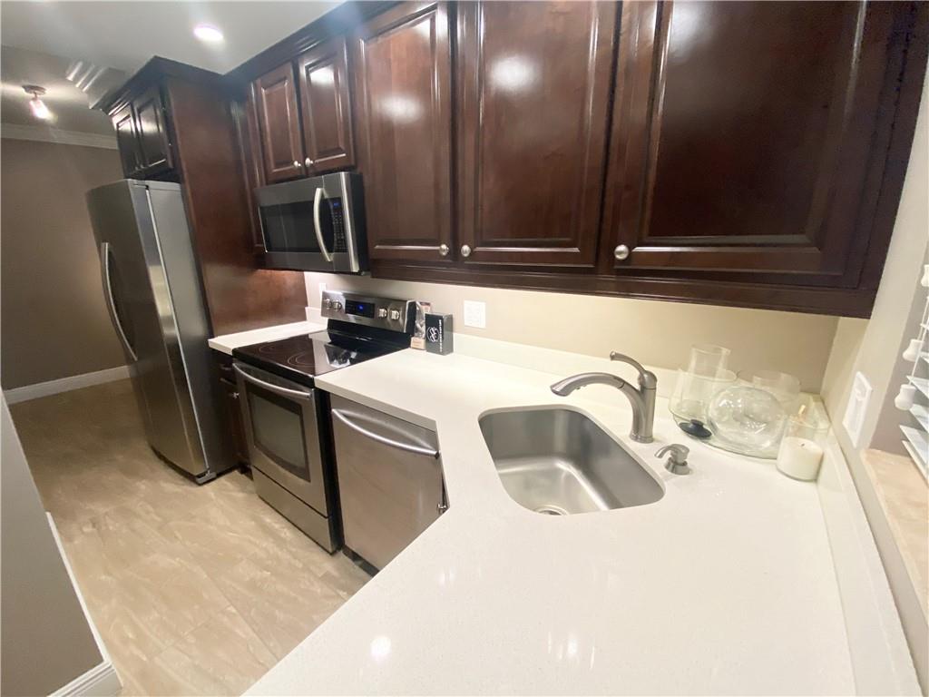 HARBOR HOUSE EAST - Residential