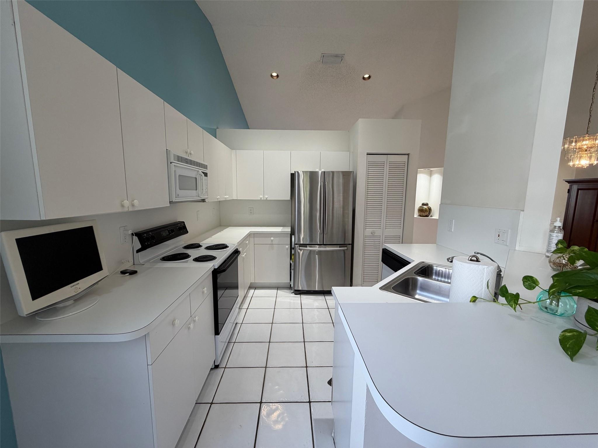 THE FALLS - Residential