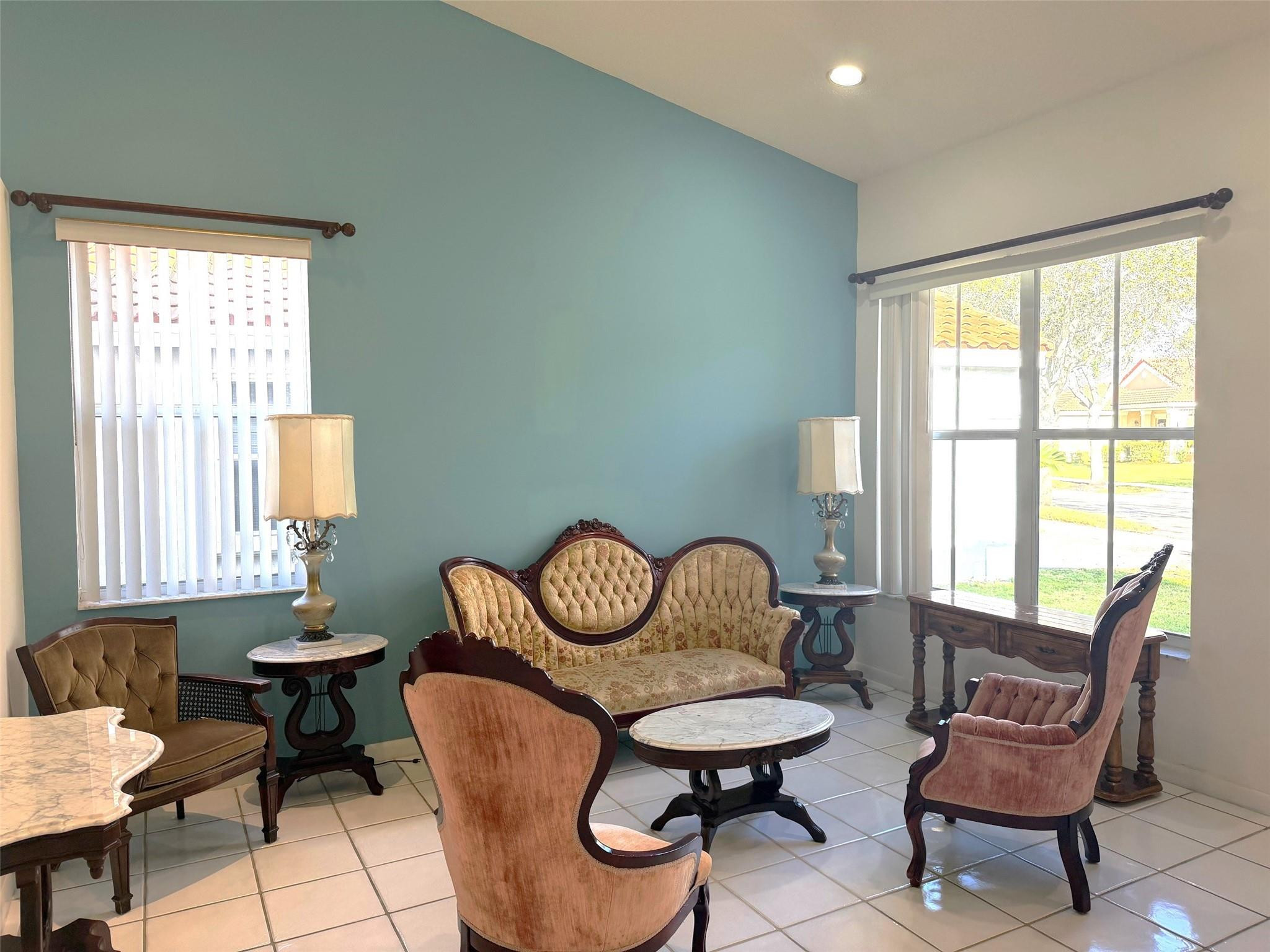 THE FALLS - Residential