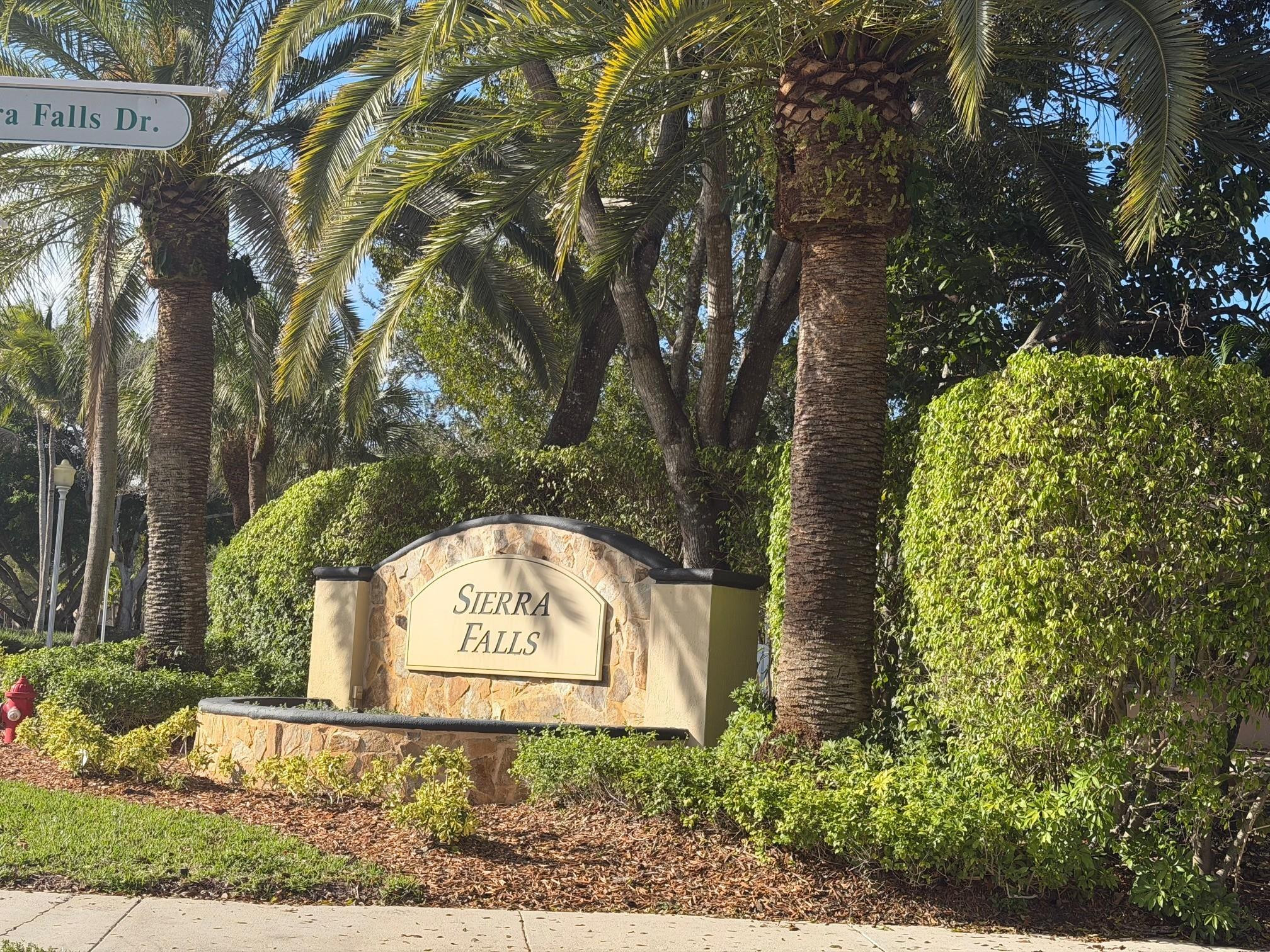 THE FALLS - Residential