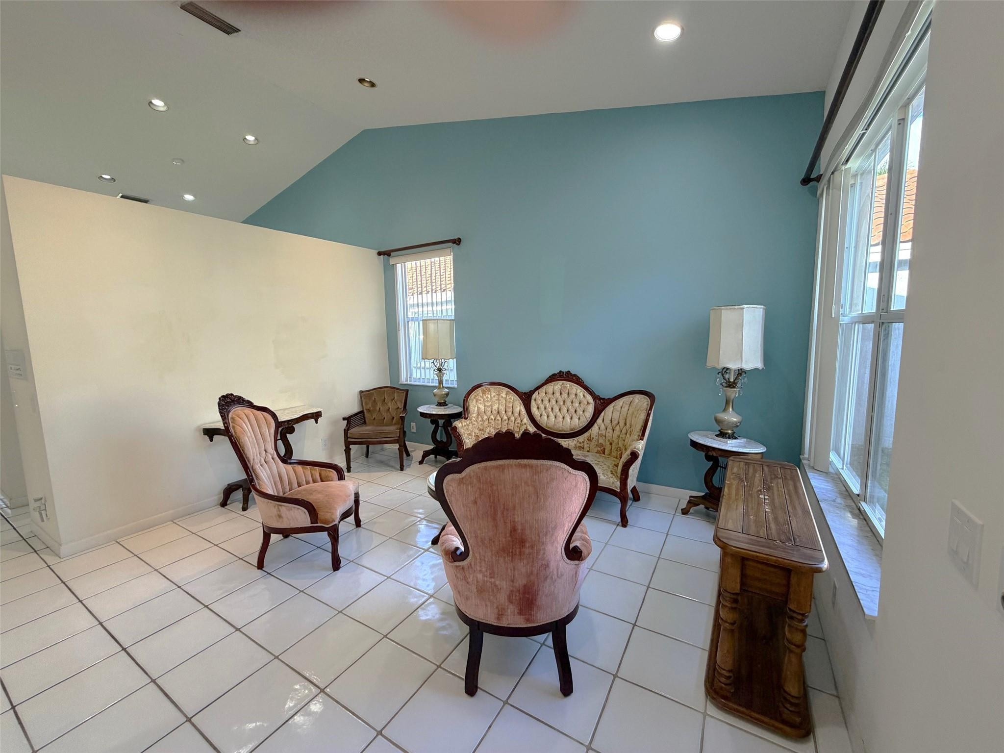 THE FALLS - Residential