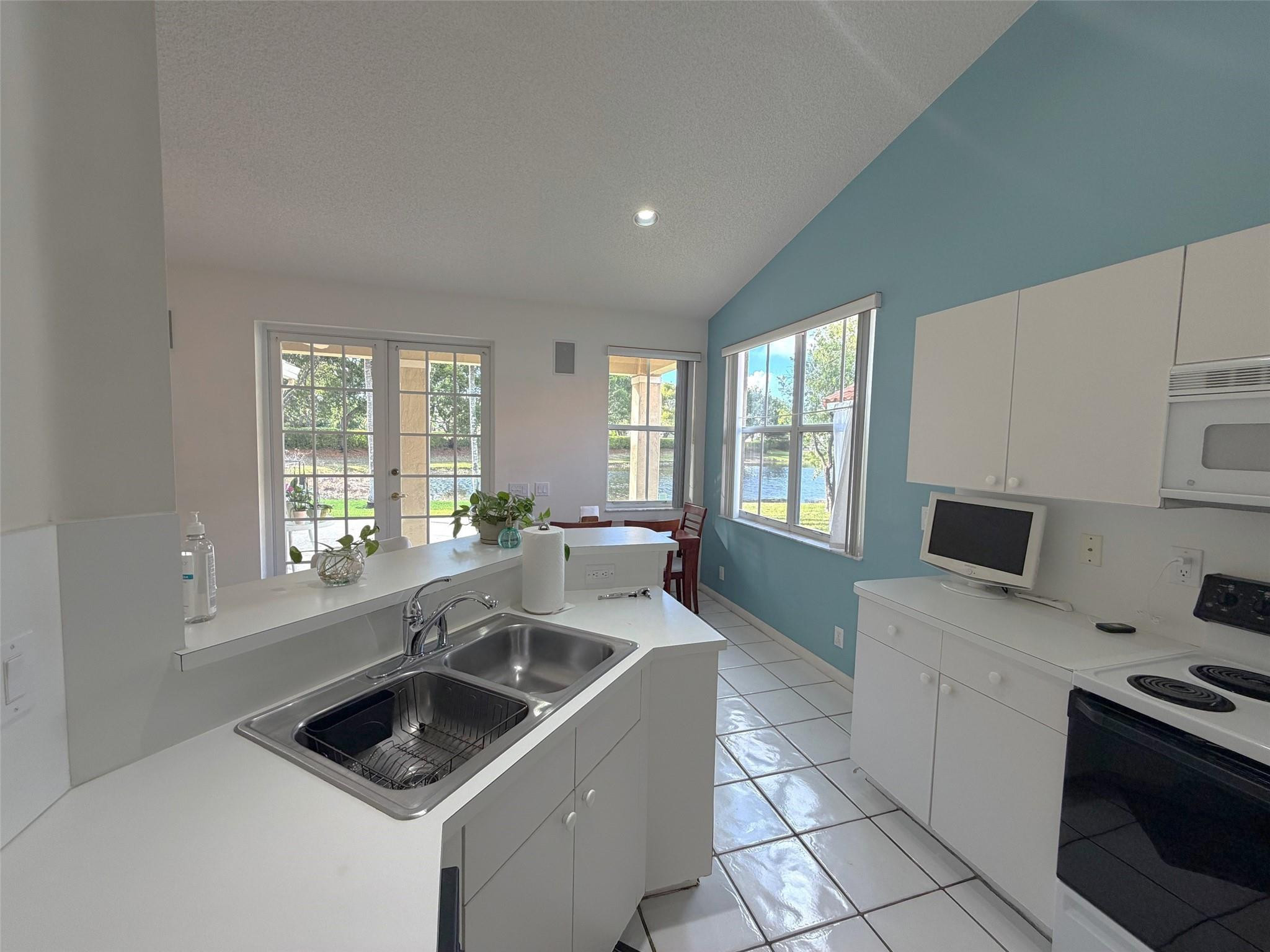 THE FALLS - Residential