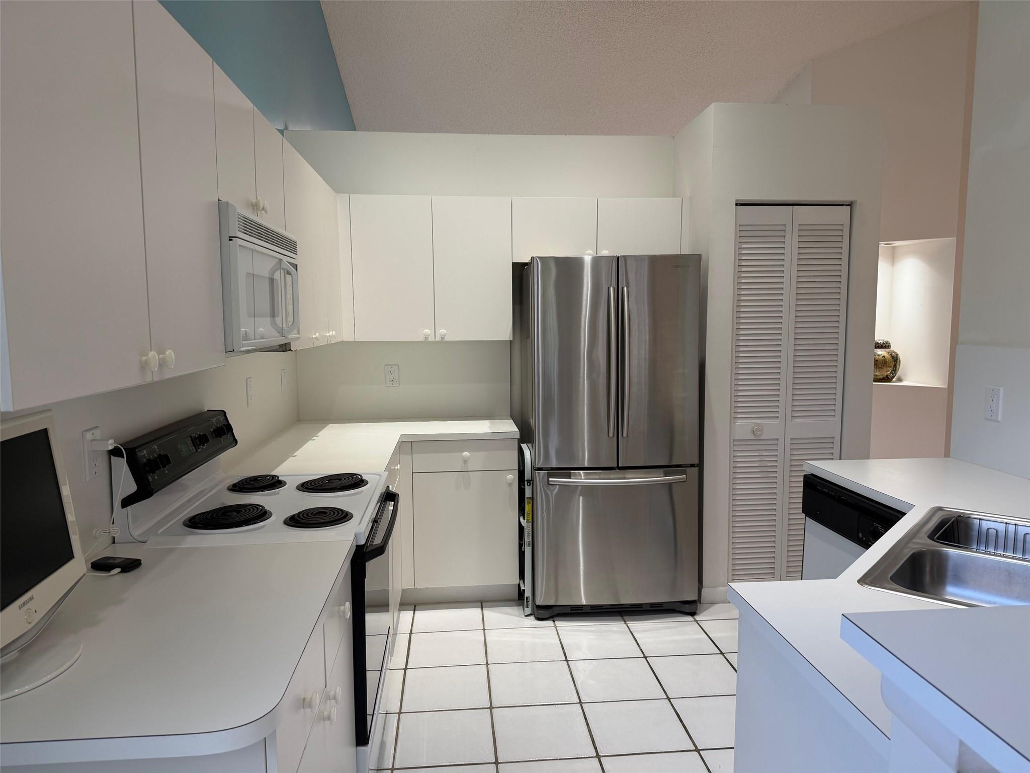 THE FALLS - Residential