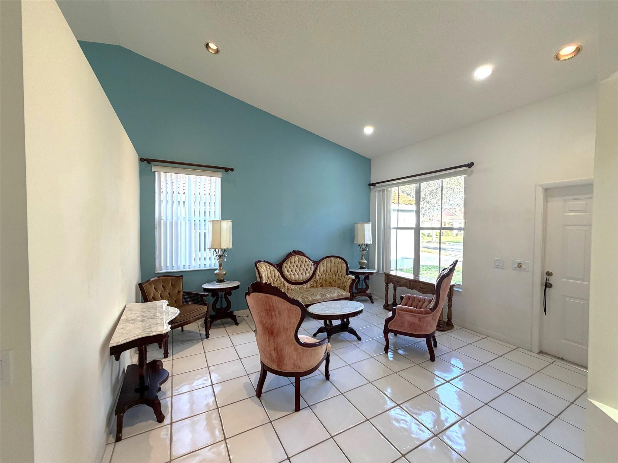 THE FALLS - Residential