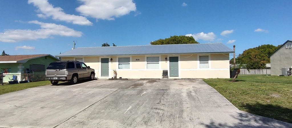 Photo of 914 Skylark Drive, Fort Pierce, FL 34982 (MLS # R10956919)