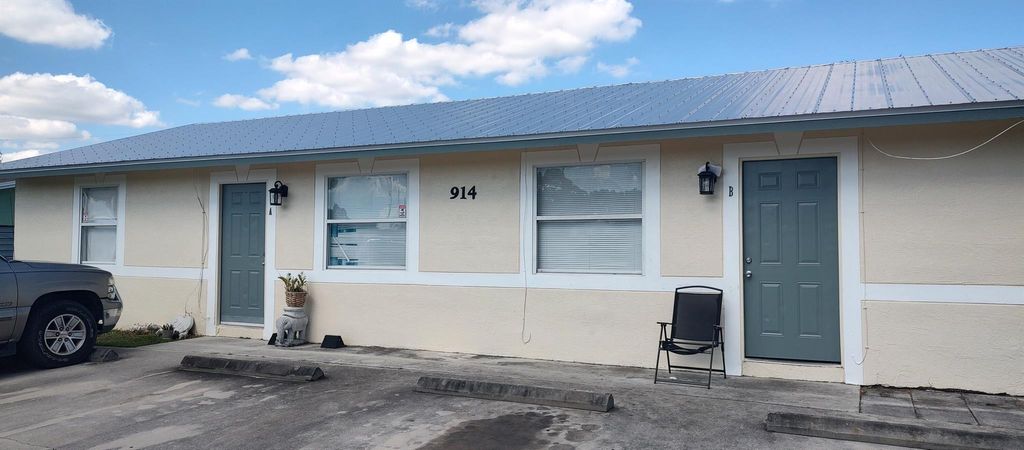 Photo of 914 Skylark Drive, Fort Pierce, FL 34982 (MLS # R10956919)
