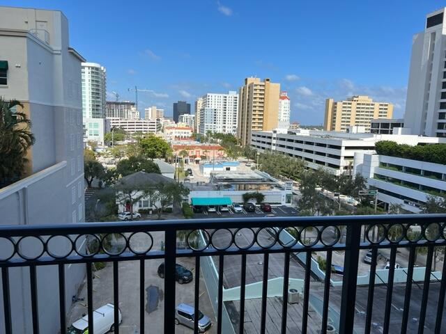 600 S Dixie Highway 752