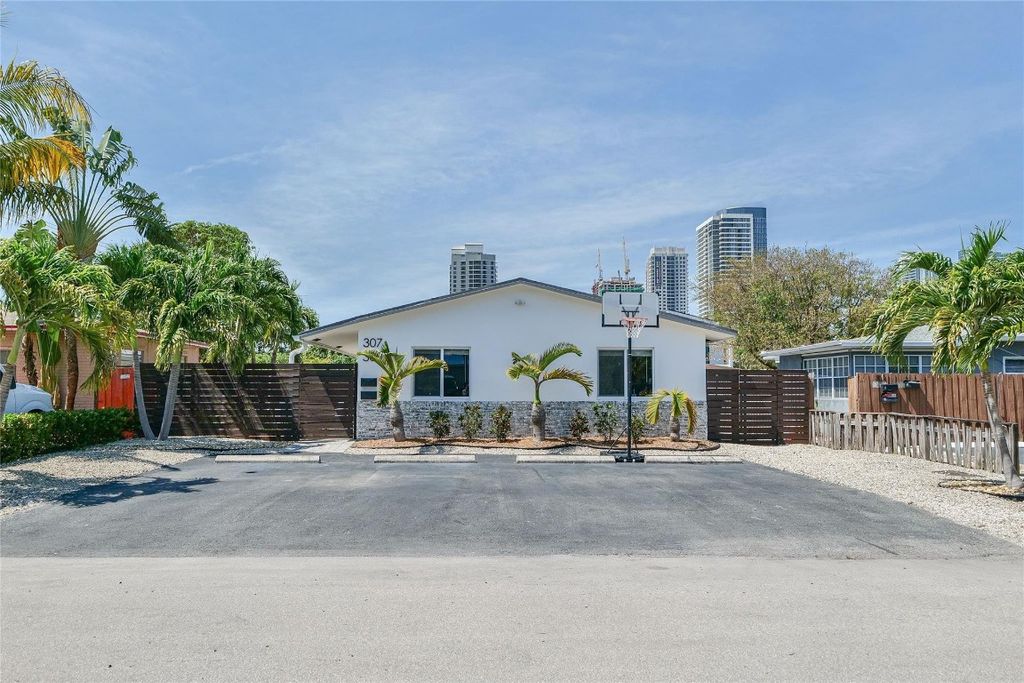 Photo of 307 SW 8th Street, Fort Lauderdale, FL 33315 (MLS # F10513854)