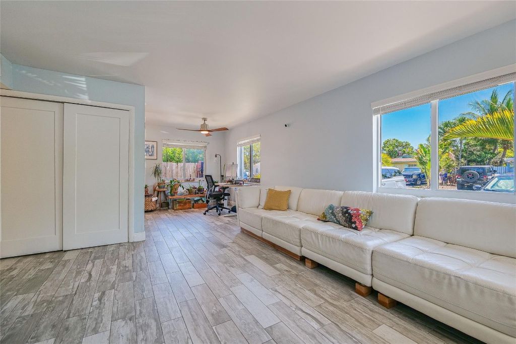 Photo of 307 SW 8th Street, Fort Lauderdale, FL 33315 (MLS # F10513854)