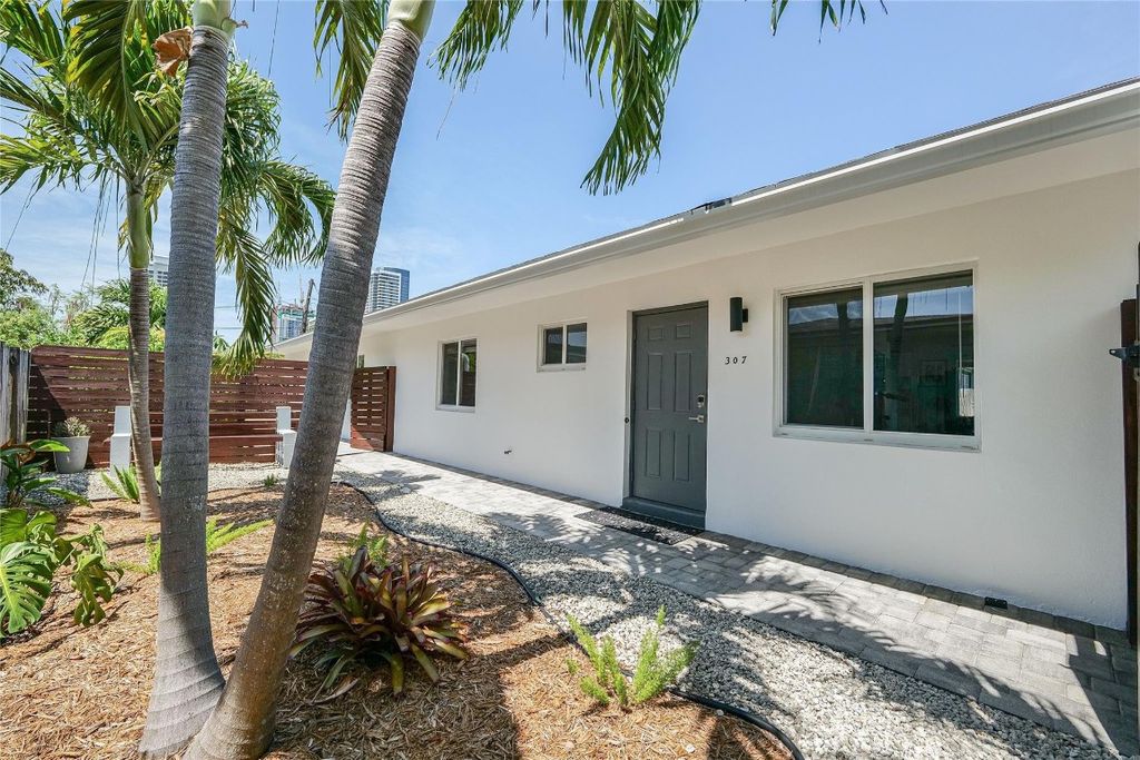 Photo of 307 SW 8th Street, Fort Lauderdale, FL 33315 (MLS # F10513854)