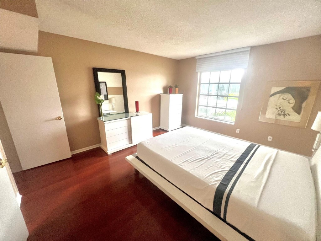 Imperial Point Colonnades - Residential