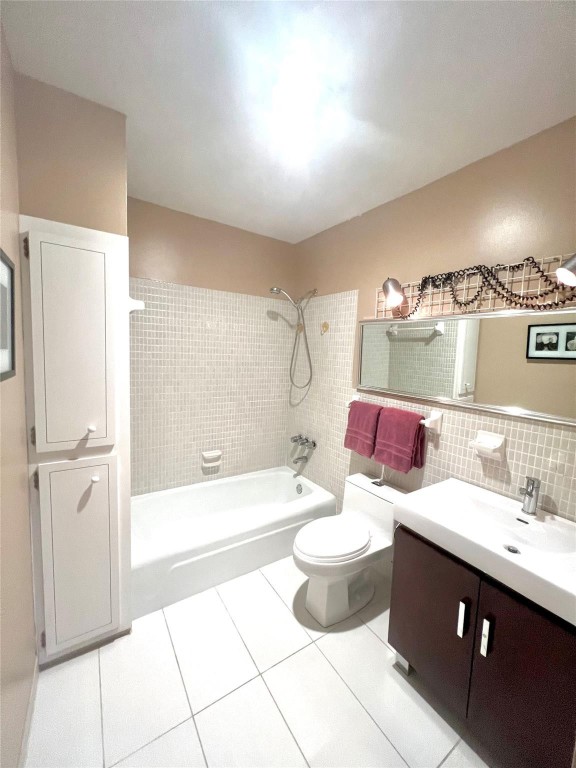 Imperial Point Colonnades - Residential