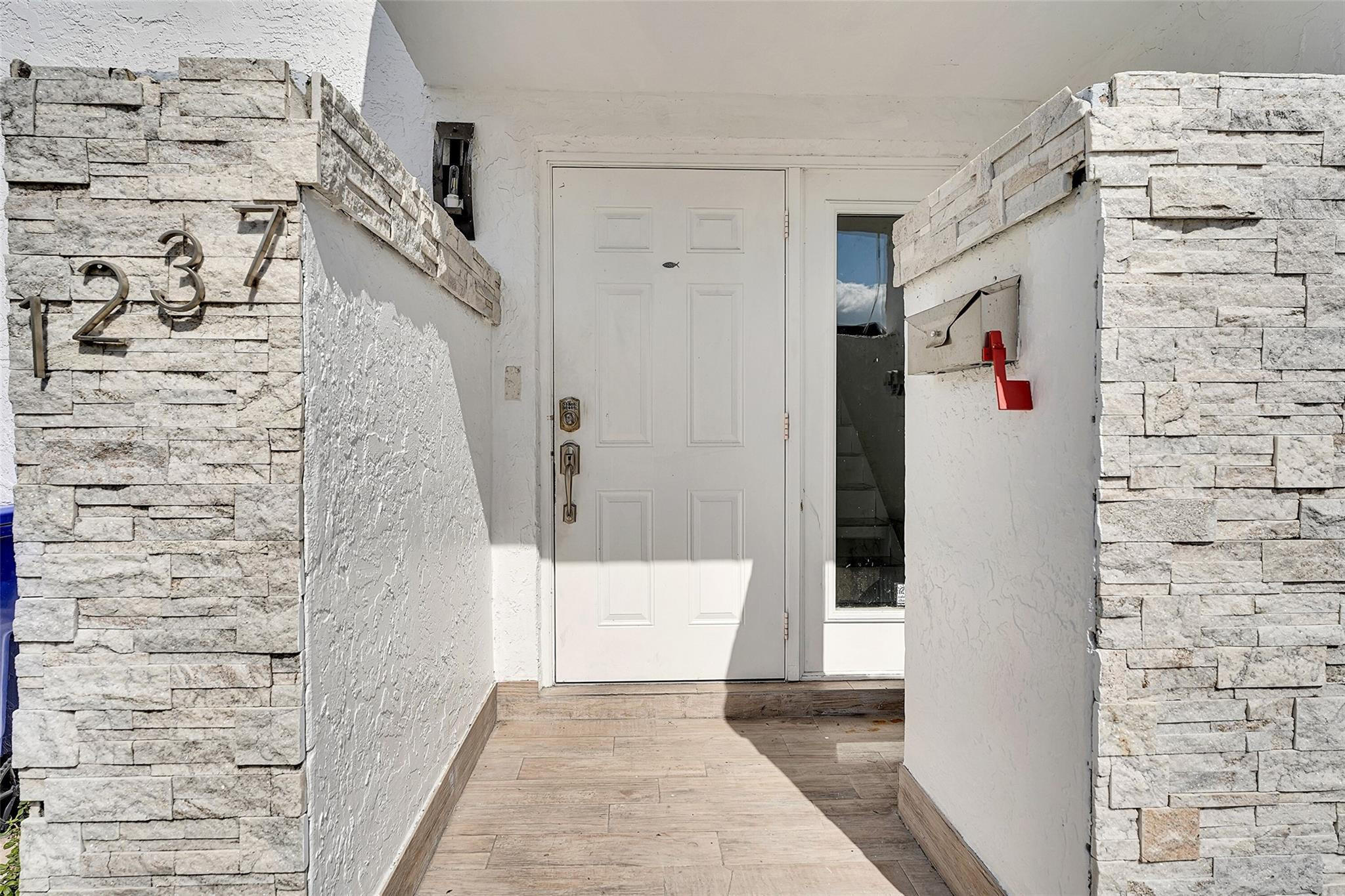 1237 Seaview 1237, North Lauderdale, FL, 33068/$365,000 1 1237 Seaview 1237