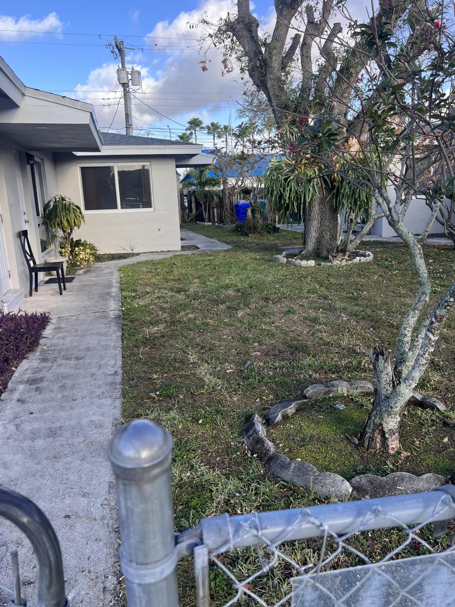 FLORAL HEIGHTS - Residential Lease