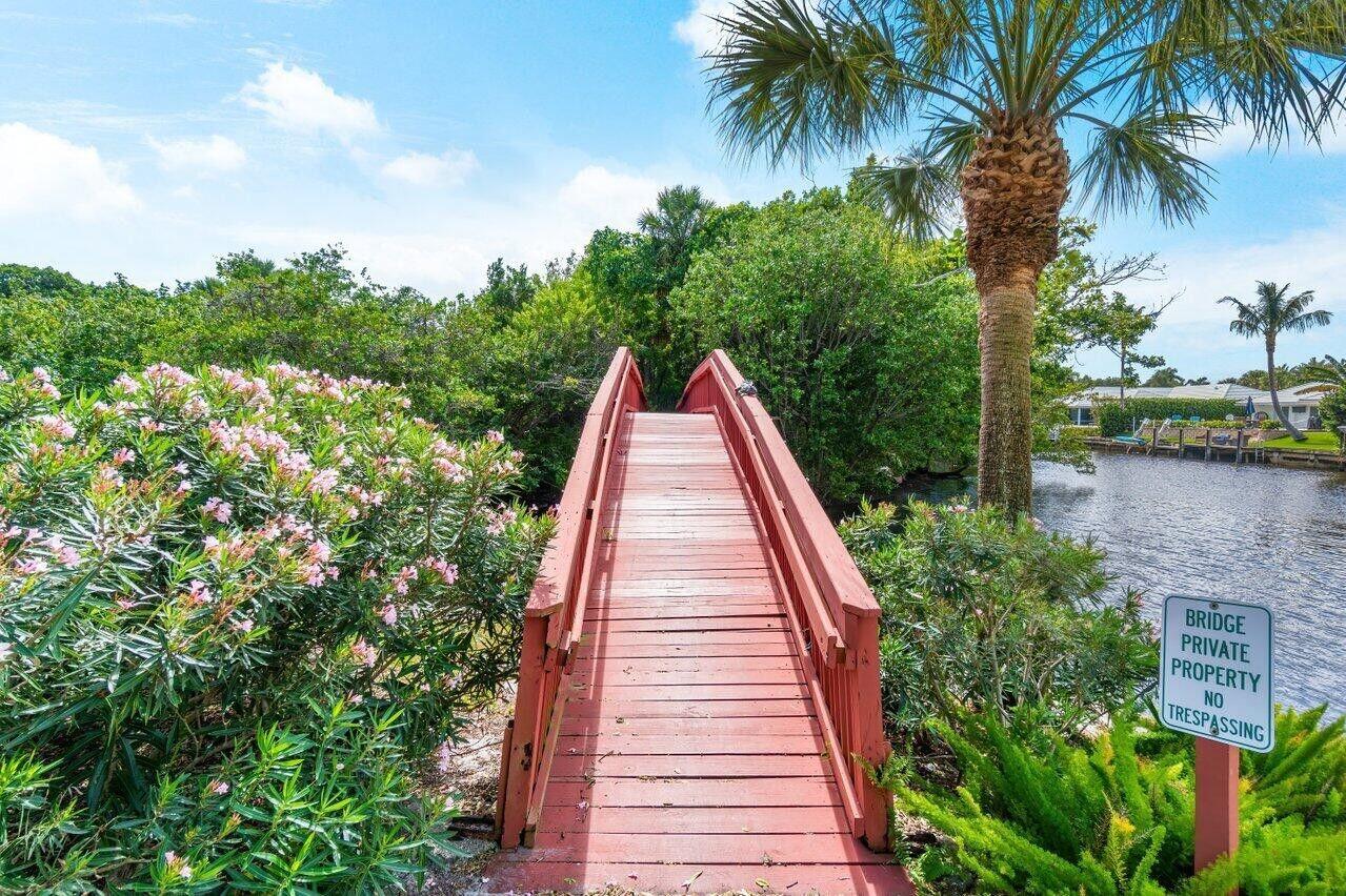 781 Apple Tree Lane