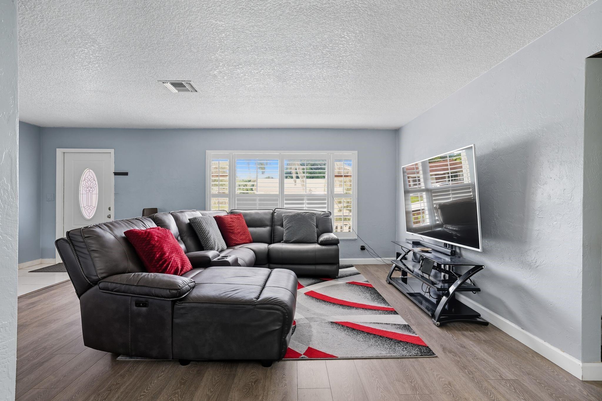 Westwood Commy 4 77-45 B - Residential