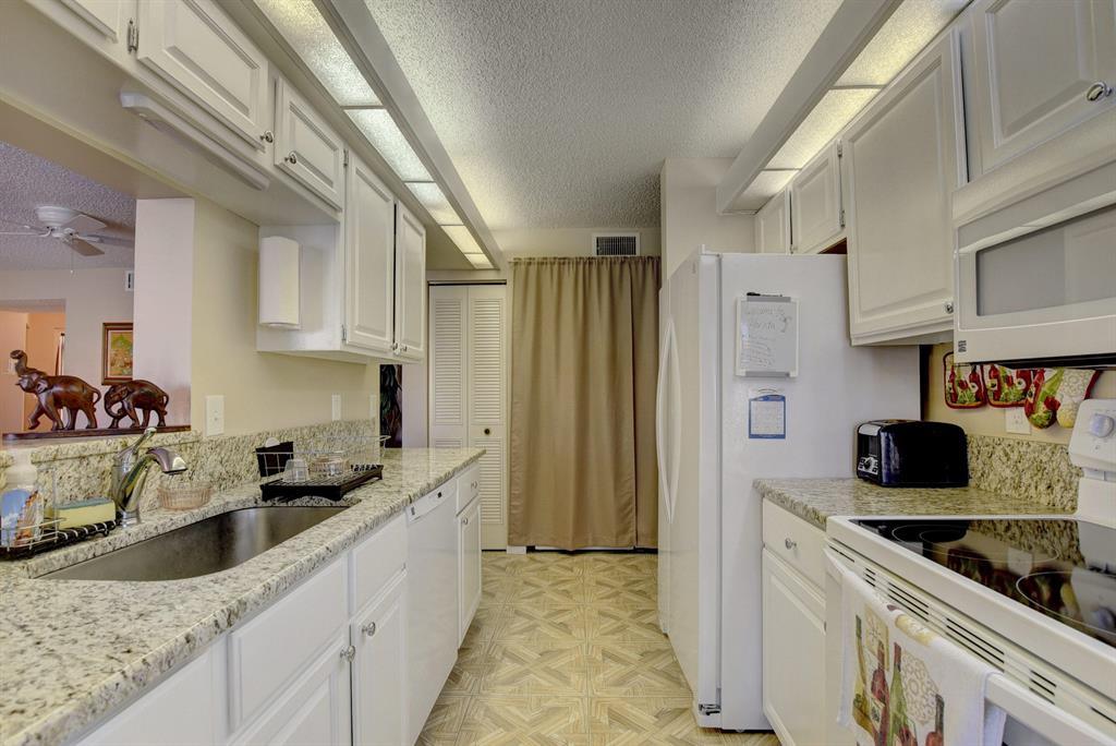 HALF MOON BAY CONDO - Residential Lease