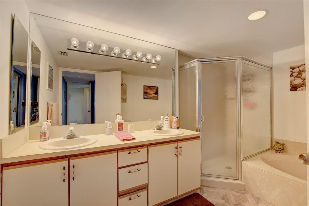 HALF MOON BAY CONDO - Residential Lease