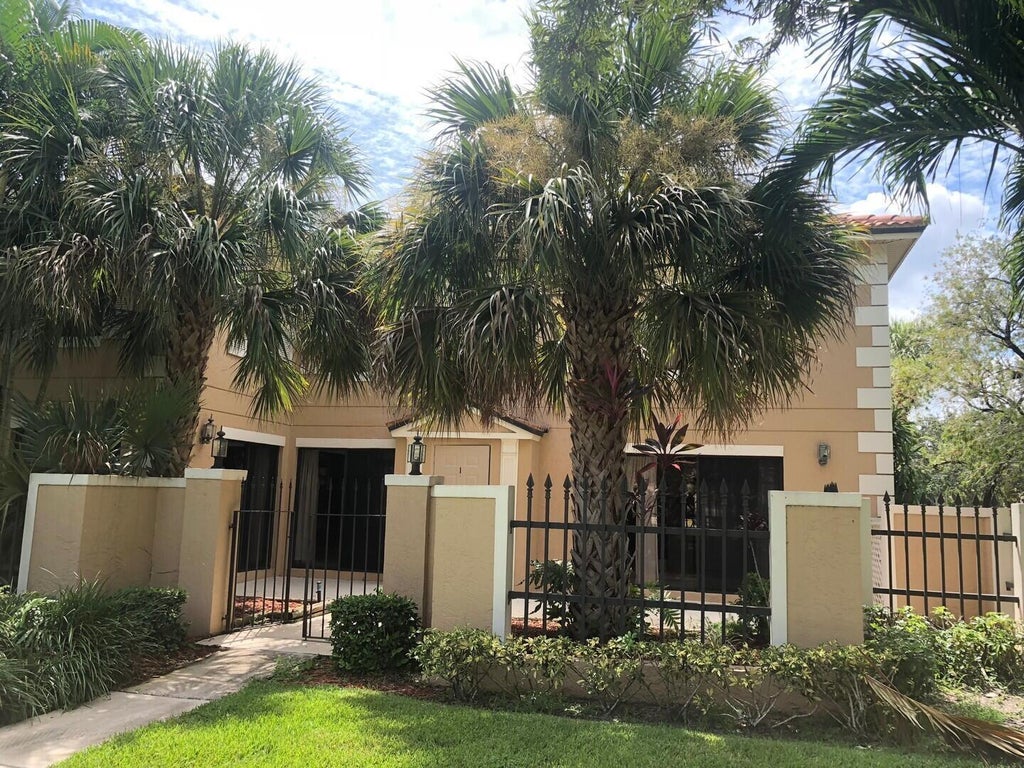 Photo of 356 PRESTWICK Circle #1, Palm Beach Gardens, FL 33418 (MLS # B26066619)