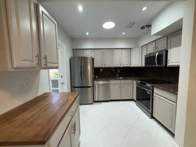 1575 NE 47th Street