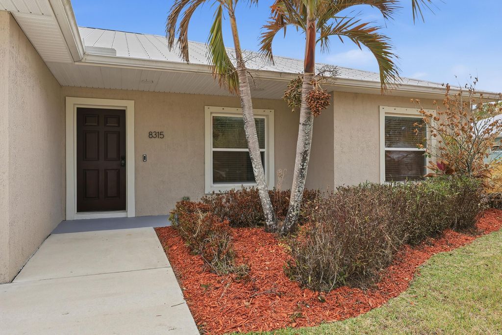 Photo of 8315 94th Avenue, Vero Beach, FL 32967 (MLS # R11162991)