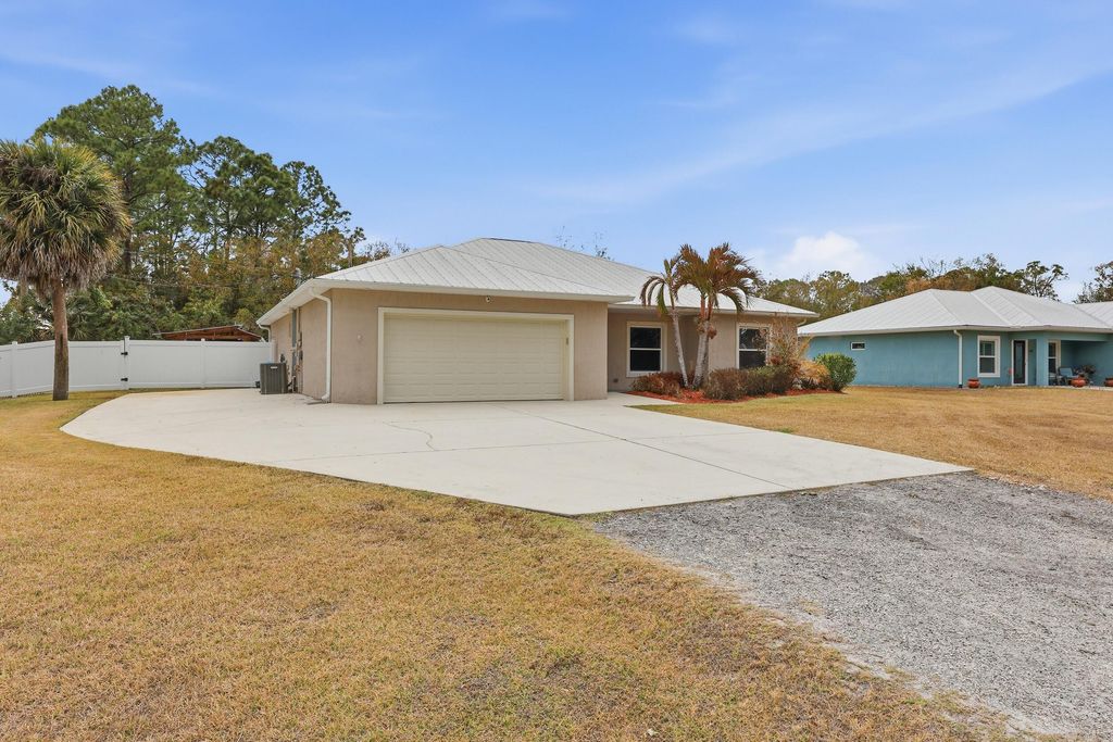 Photo of 8315 94th Avenue, Vero Beach, FL 32967 (MLS # R11162991)