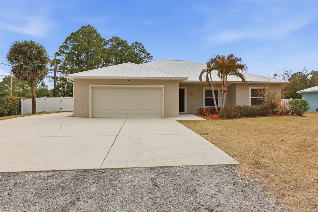 Photo of 8315 94th Avenue, Vero Beach, FL 32967 (MLS # R11162991)