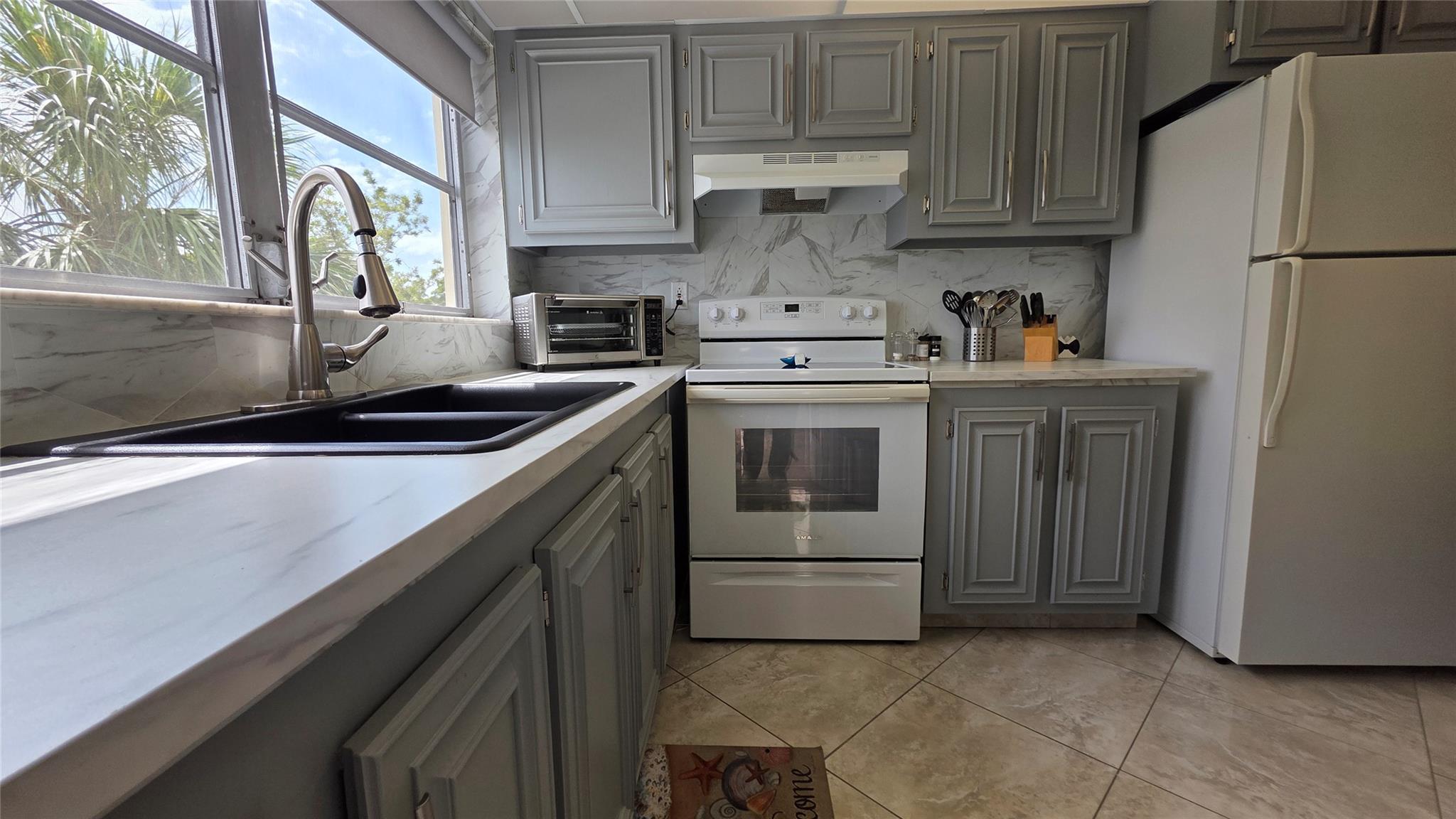 View photos, virtual tours, details... 4047 NW 16th St 302