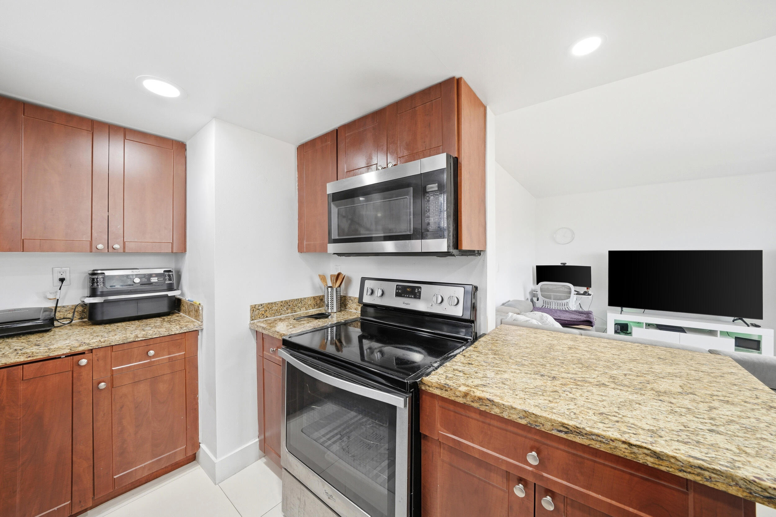 SEGOVIA CONDO - Residential