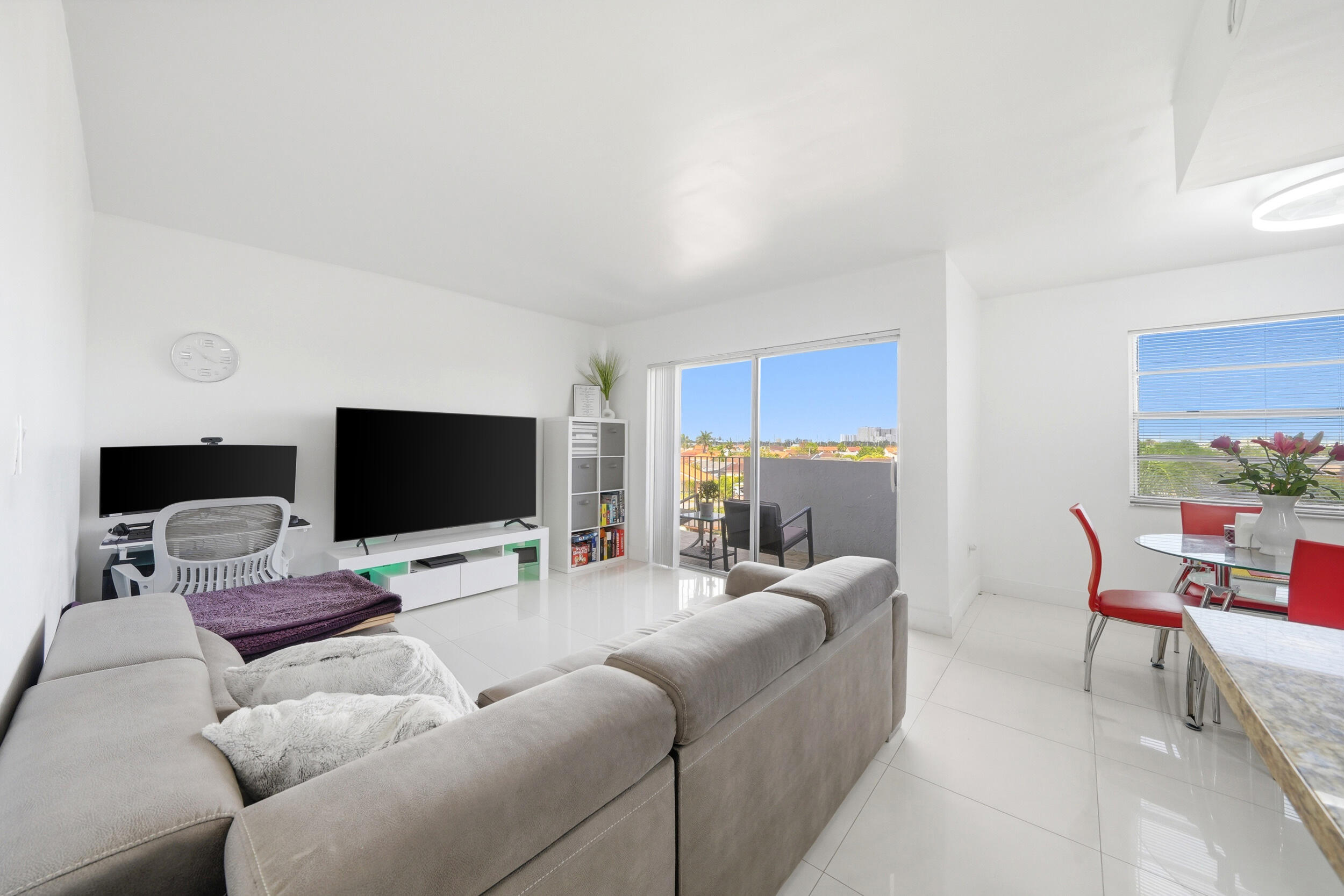 SEGOVIA CONDO - Residential