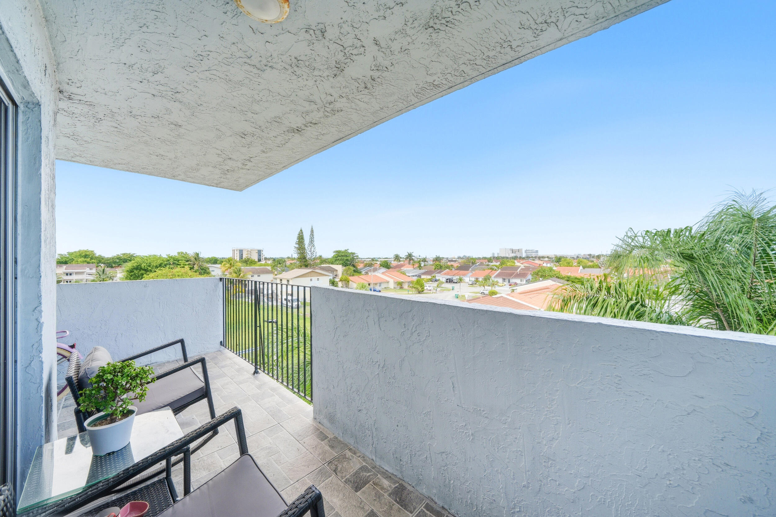 SEGOVIA CONDO - Residential