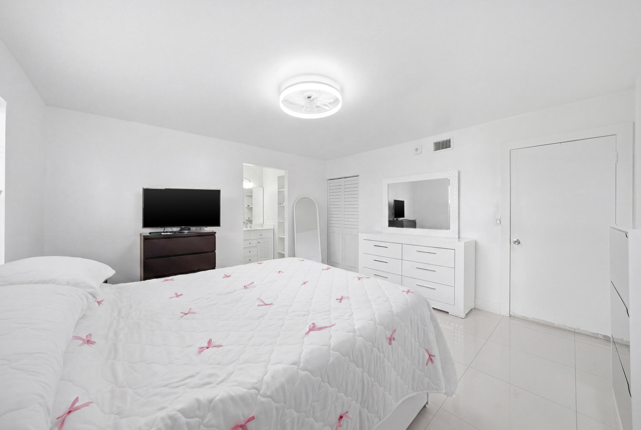 SEGOVIA CONDO - Residential