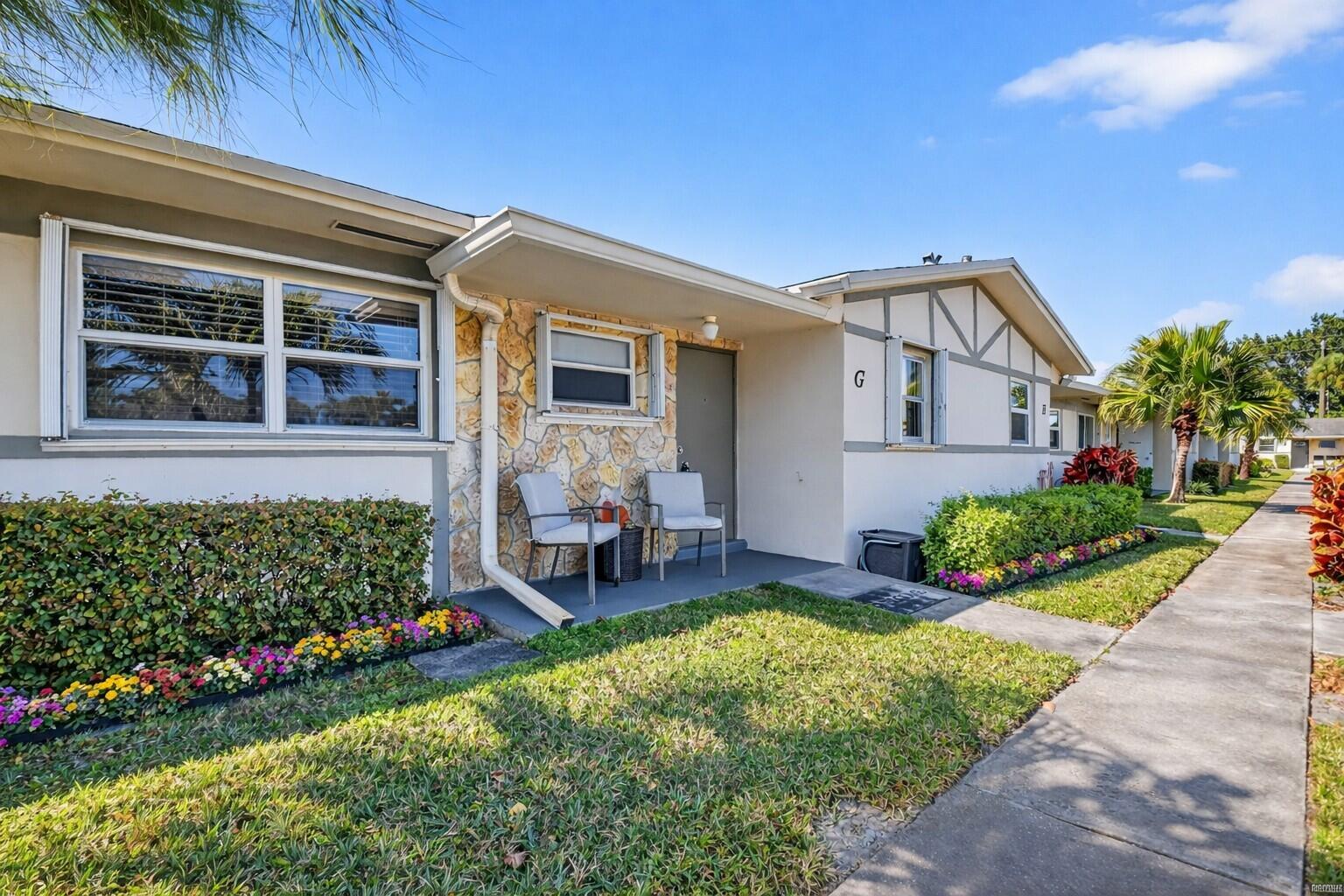 CRESTHAVEN VILLAS CONDO 33 - Residential