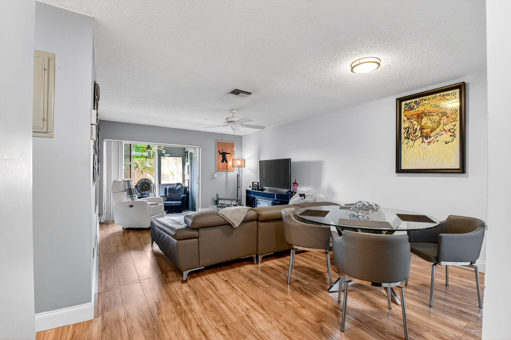 CRESTHAVEN VILLAS CONDO 33 - Residential