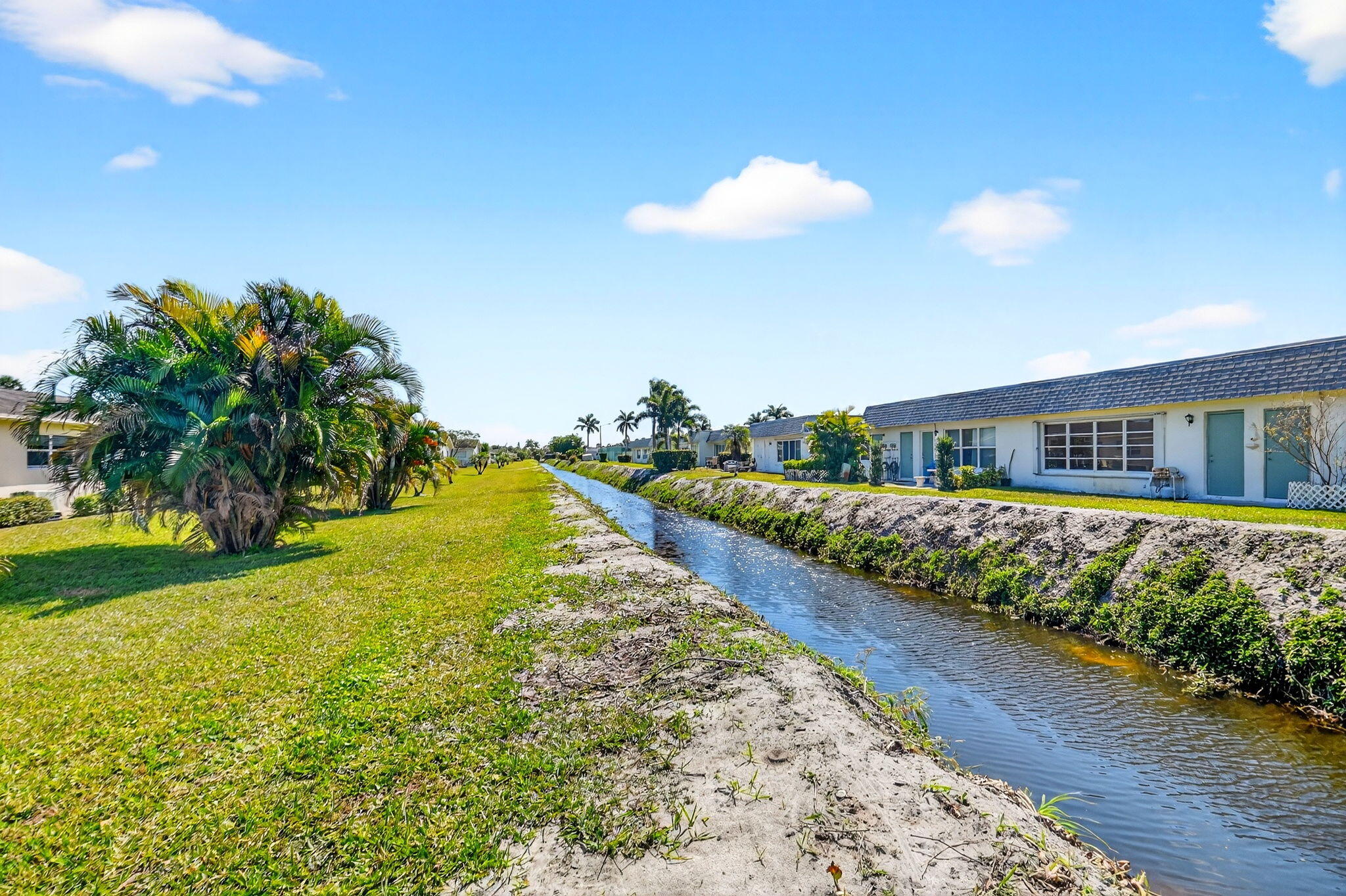 CRESTHAVEN VILLAS CONDO 33 - Residential