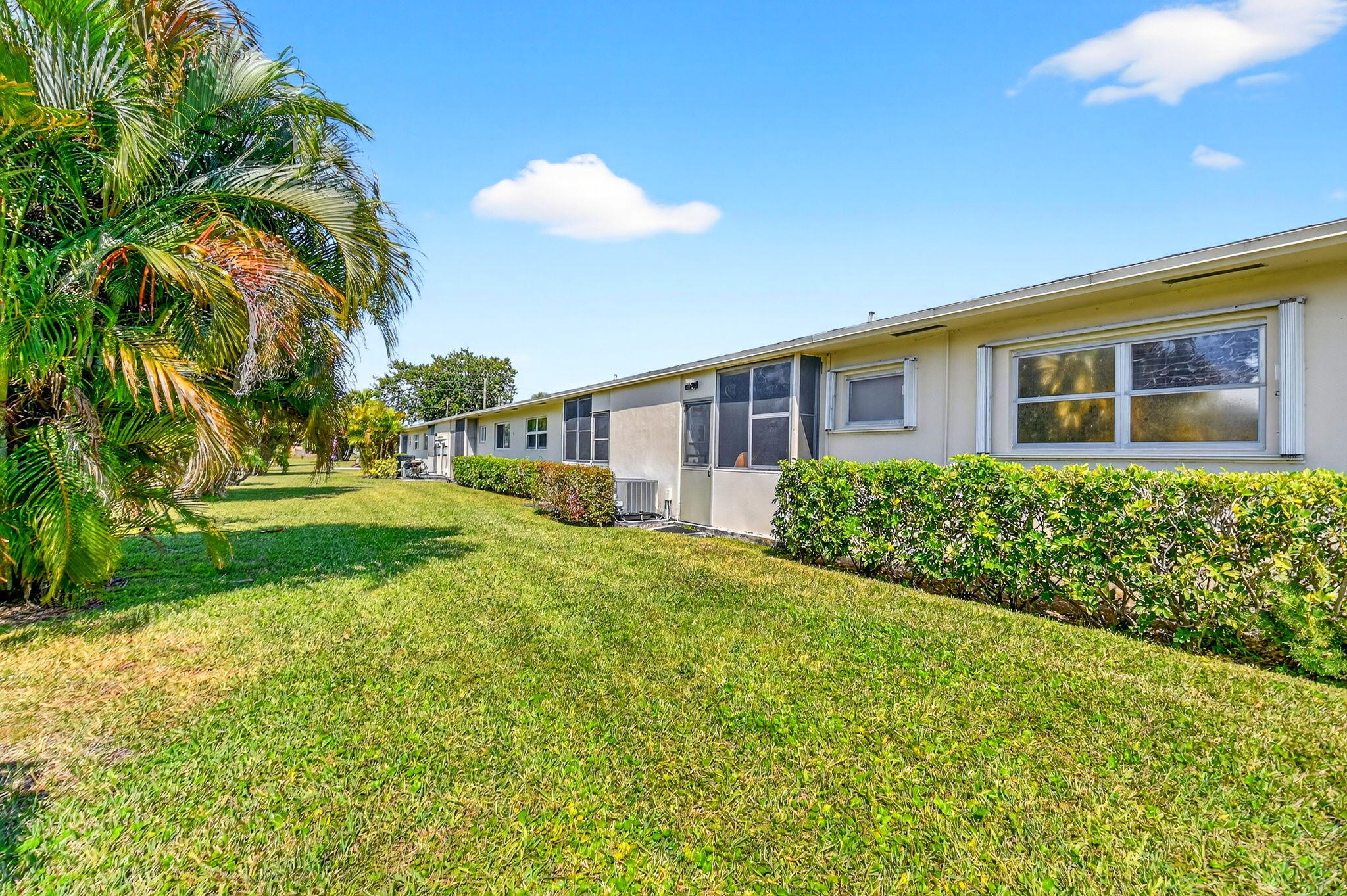 CRESTHAVEN VILLAS CONDO 33 - Residential