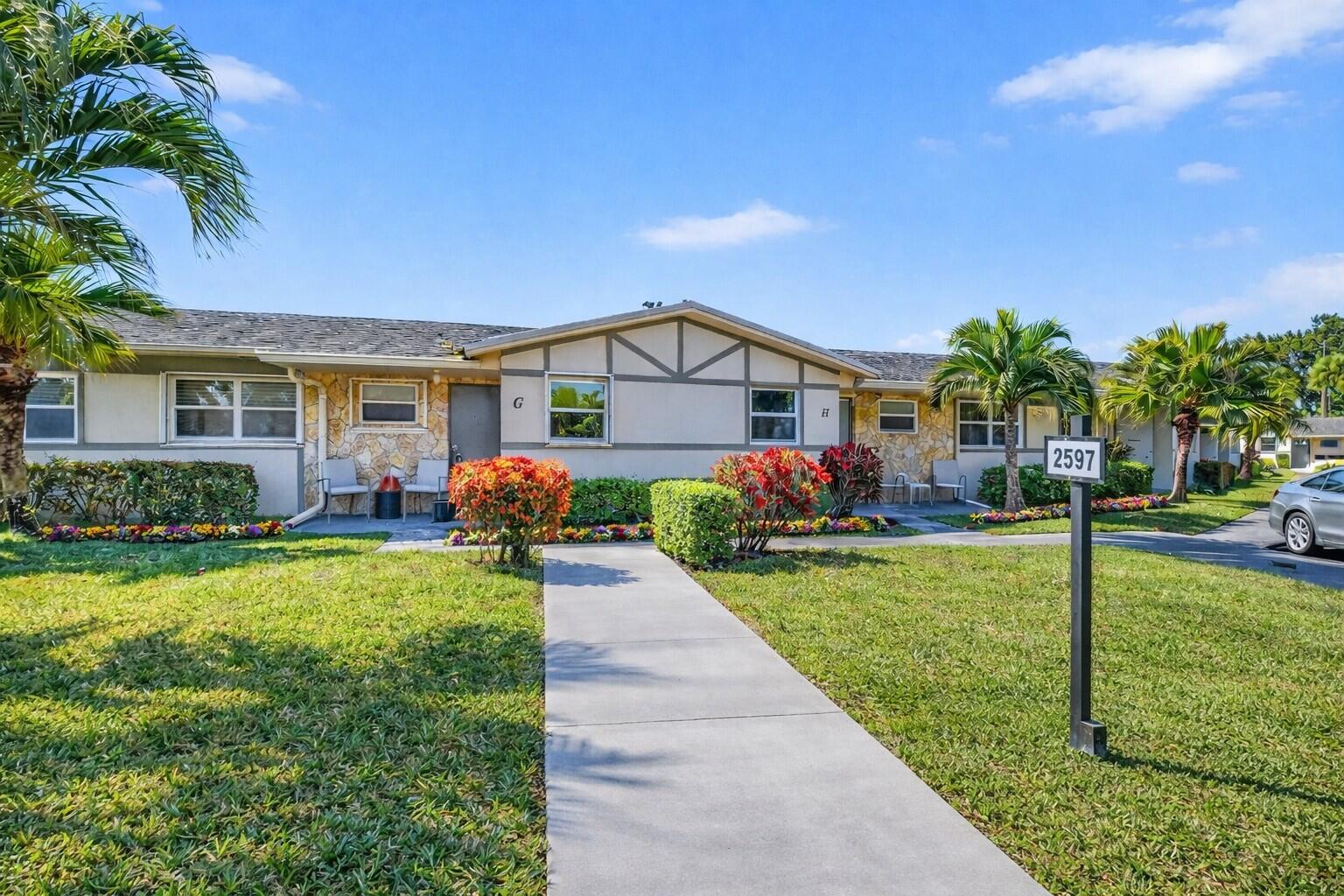 CRESTHAVEN VILLAS CONDO 33 - Residential