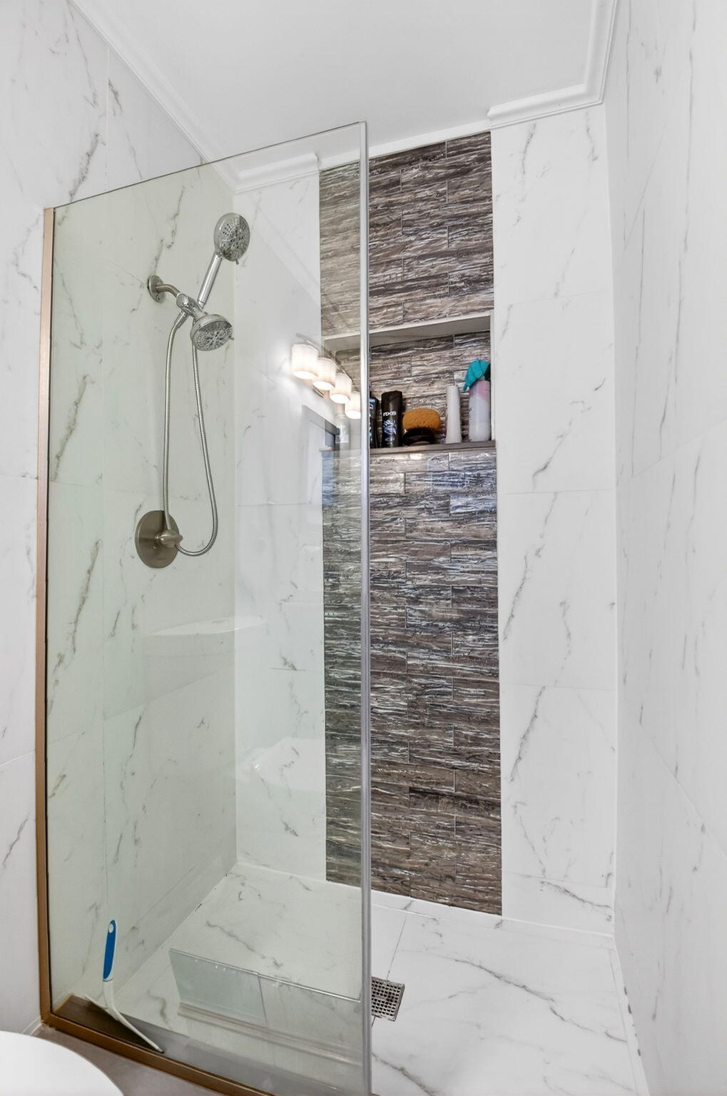 CRESTHAVEN VILLAS CONDO 33 - Residential